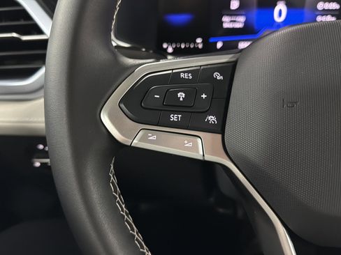 Used 2025 Volkswagen Taos SE image 21