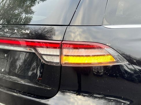 Used 2021 Lincoln Aviator Standard Sport Utility image 6