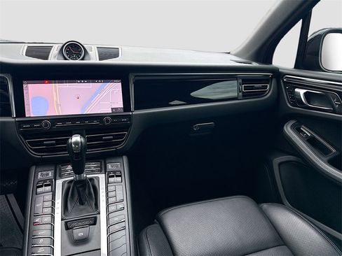 Used 2021 Porsche Macan S image 26