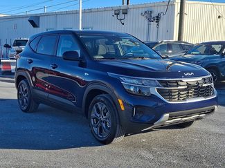 Used 2025 Kia Seltos LX video 3