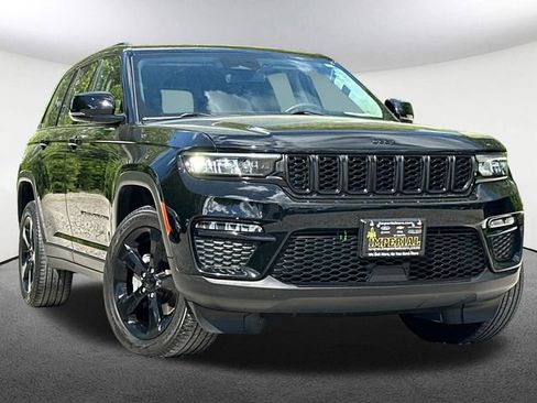 Used 2023 Jeep Grand Cherokee Limited w/ Black Appearance Package AWD/4WD image 2