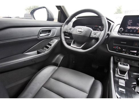 Certified 2025 Nissan Rogue SV w/ SV Premium Package image 11