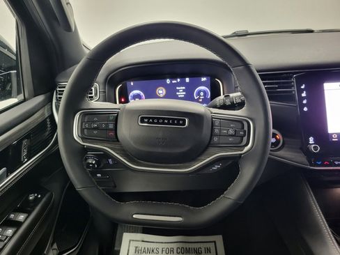 Used 2024 Jeep Wagoneer L Series III w/ Premium Group I image 17