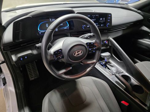 Certified 2025 Hyundai Elantra Sport FWD image 17
