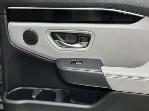 Certified 2024 Honda Pilot Touring image 35