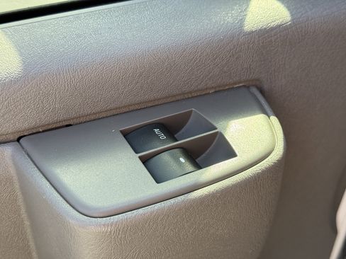 Used 2021 Chevrolet Express 2500 w/ Communications Package image 18