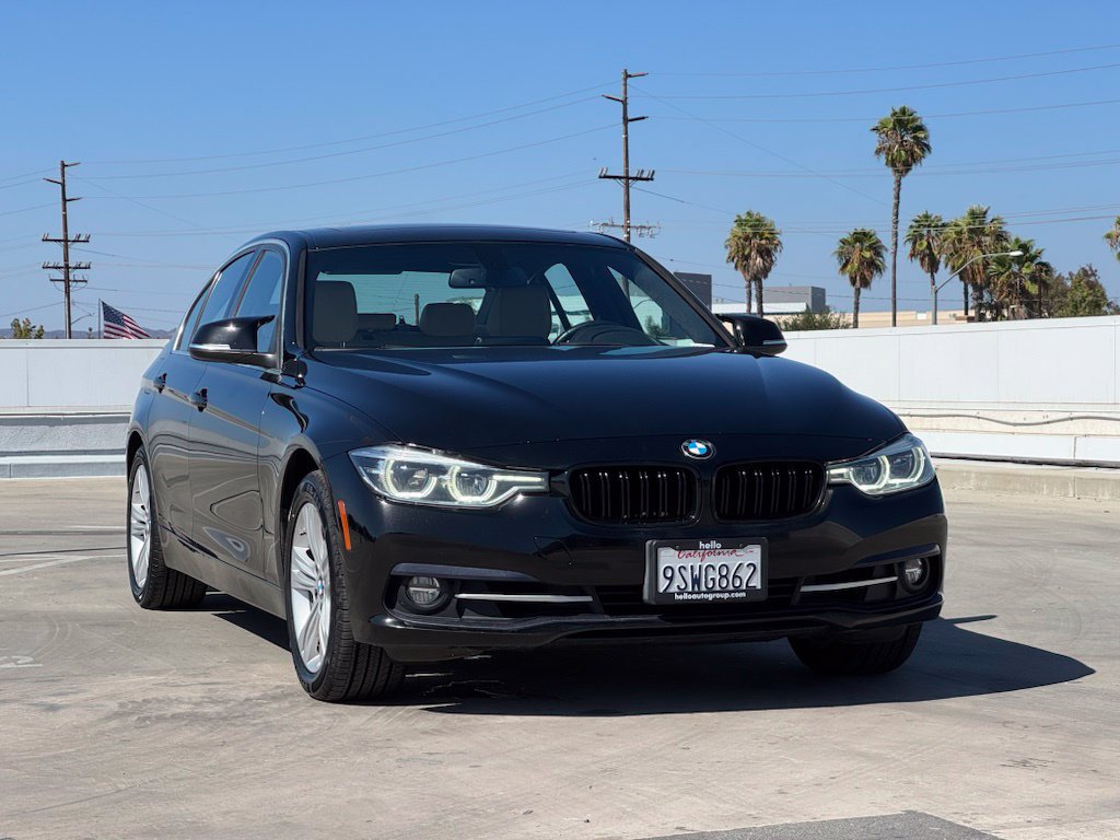 Used 2018 BMW 330i Sedan w/ Convenience Package RWD image 2