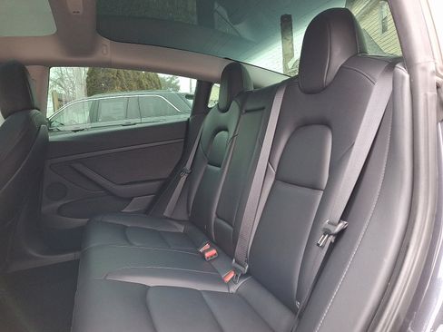 Used 2022 Tesla Model 3 image 10