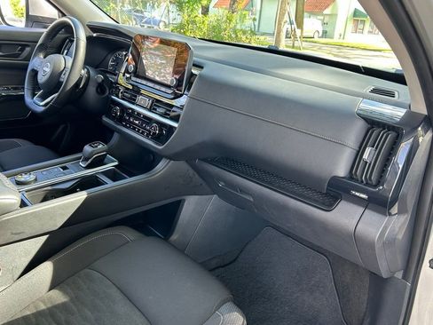 Used 2025 Nissan Pathfinder SV image 38