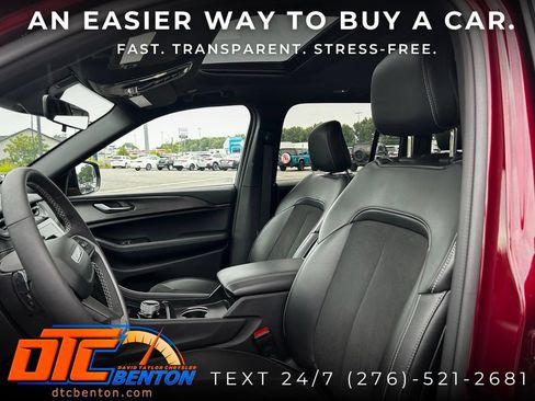 Used 2025 Jeep Grand Cherokee Altitude AWD/4WD image 9
