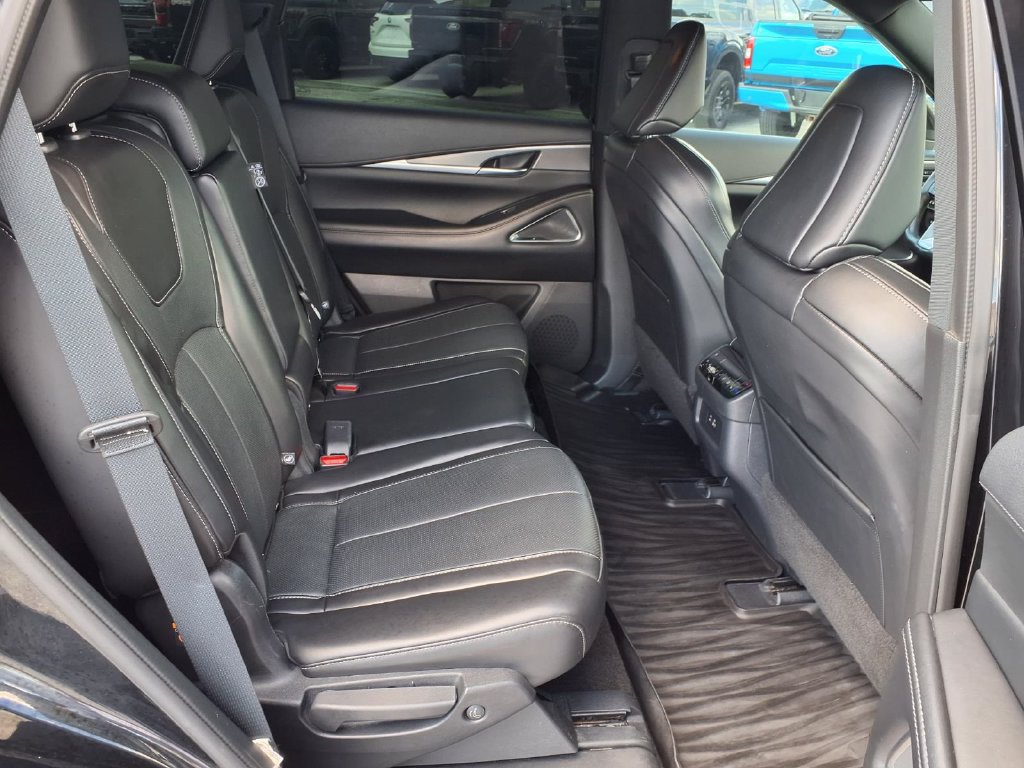 Used 2025 INFINITI QX60 Luxe AWD/4WD image 16