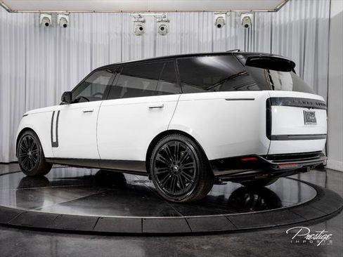 Used 2023 Land Rover Range Rover Long Wheelbase SE AWD/4WD image 9