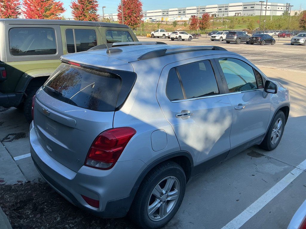Used 2018 Chevrolet Trax LT w/ LT Convenience Package FWD image 9