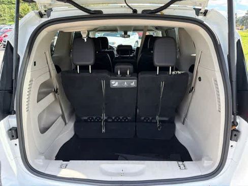 Used 2019 Chrysler Pacifica Touring-L FWD image 12