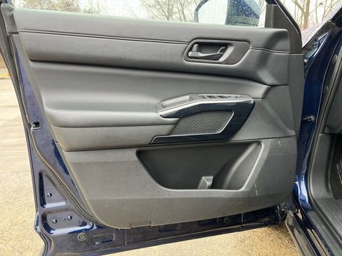 Used 2024 Nissan Pathfinder SV image 23