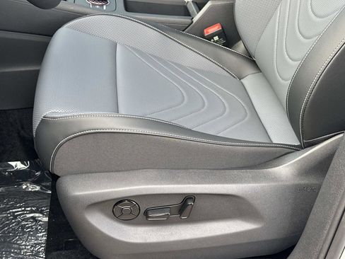 New 2026 Volkswagen Tiguan SE R-Line image 18