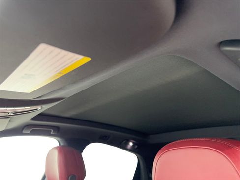 Used 2020 Porsche Cayenne w/ Premium Package image 69