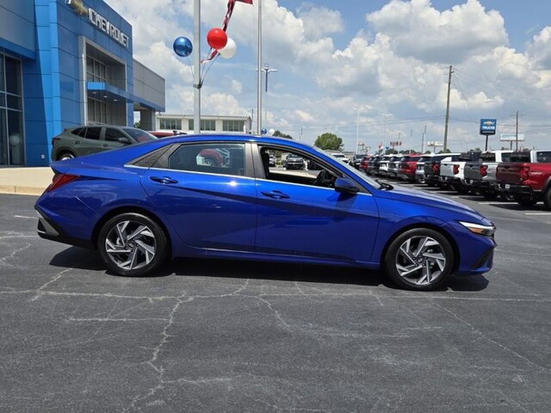 Used 2025 Hyundai Elantra Limited FWD image 9