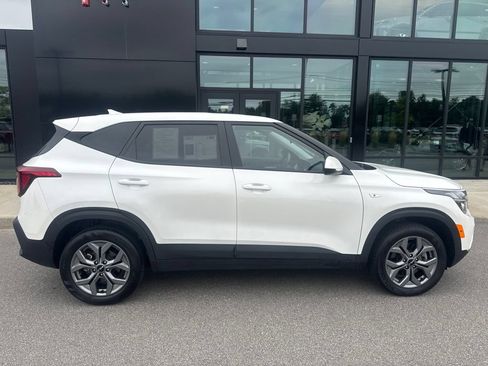 Used 2025 Kia Seltos LX AWD/4WD image 5