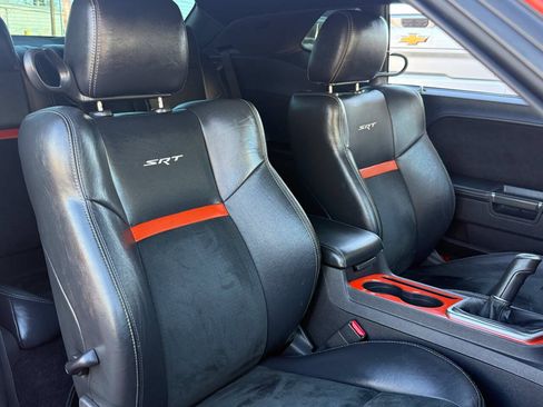 Used 2009 Dodge Challenger SRT8 w/ SRT Option Group II RWD image 18