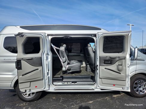 Used 2017 Ford Transit 150 XLT image 28