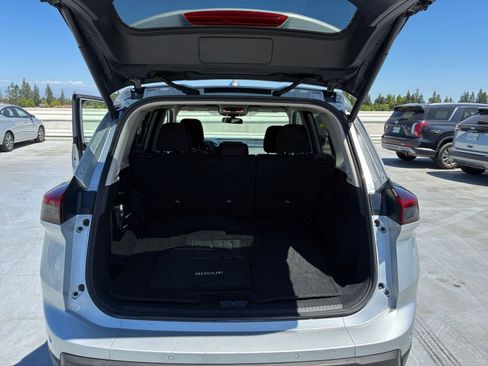 Used 2025 Nissan Rogue SV FWD image 32