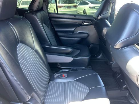Used 2022 Toyota Highlander XSE AWD/4WD image 37