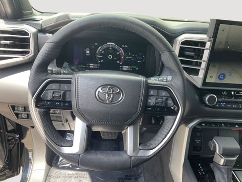 Used 2025 Toyota Sequoia Platinum AWD/4WD image 21