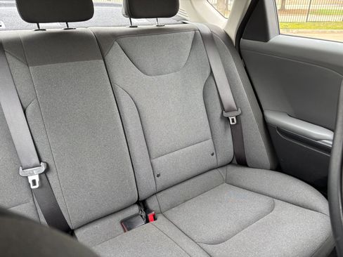 Used 2025 Kia K4 LXS image 38