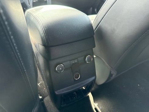 Used 2019 Ford Explorer XLT w/ Equipment Group 202A AWD/4WD image 18