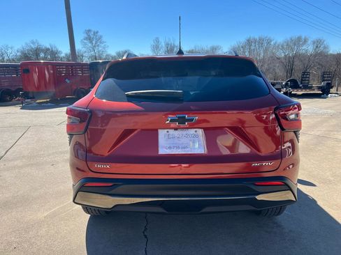 Used 2024 Chevrolet Trax ACTIV w/ Sunroof Package image 6