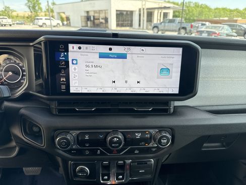 Used 2025 Jeep Wrangler Sport image 23