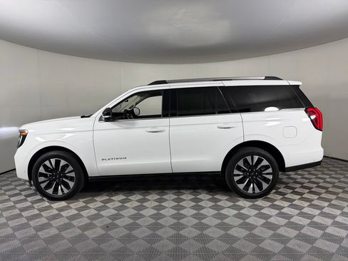 Used 2025 Ford Expedition Platinum w/ Driver's Package AWD/4WD image 9