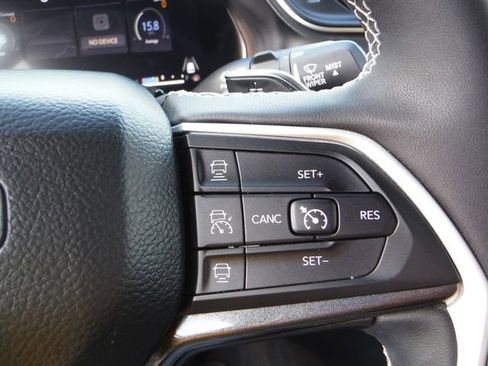 Used 2023 Jeep Grand Cherokee Altitude AWD/4WD image 33