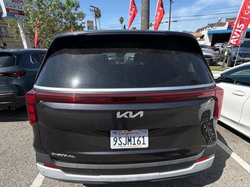Used 2025 Kia Carnival FWD image 7