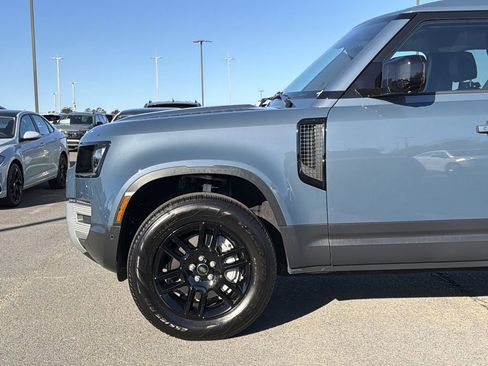 Used 2025 Land Rover Defender 110 S image 9