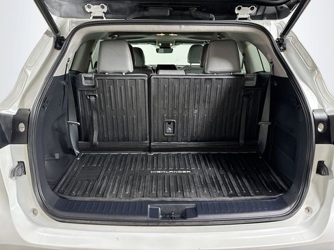 Used 2023 Toyota Highlander XLE image 26