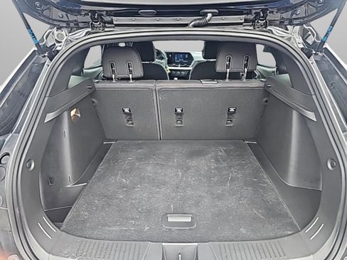 Used 2025 Chevrolet Trax RS w/ Sunroof Package image 8