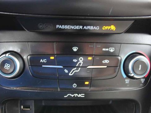 Used 2015 Ford Focus SE FWD image 21
