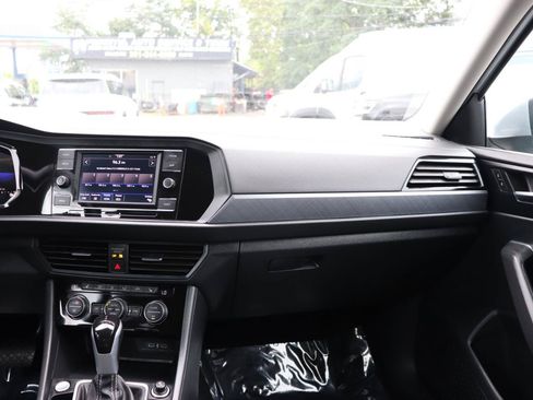 Used 2024 Volkswagen Jetta SE FWD image 18
