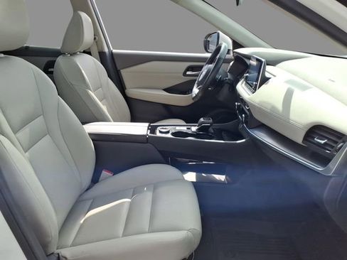 Used 2023 Nissan Rogue SV w/ SV Premium B Package image 13