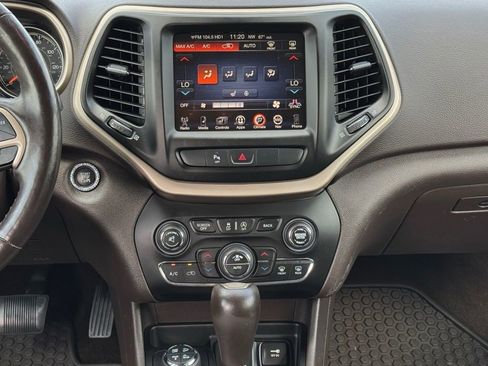 Used 2015 Jeep Cherokee Trailhawk w/ Comfort/Convenience Group AWD/4WD image 14