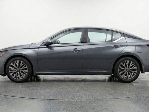 Used 2025 Nissan Altima 2.5 SV image 5