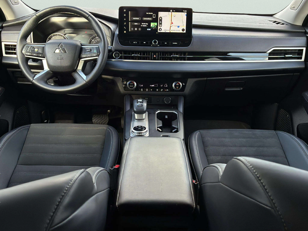 Used 2025 Mitsubishi Outlander SE FWD image 21