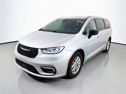 Used 2024 Chrysler Pacifica Touring-L