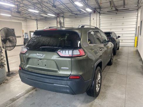 Used 2019 Jeep Cherokee Latitude Plus w/ Cold Weather Group AWD/4WD image 4