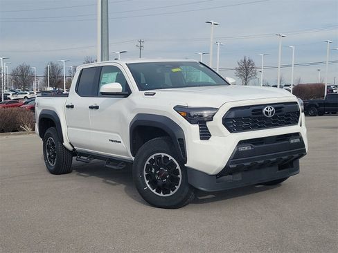 Used 2025 Toyota Tacoma TRD Off-Road image 1