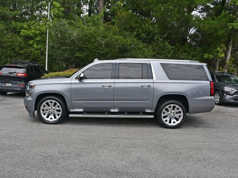 Used 2020 Chevrolet Suburban Premier AWD/4WD image 2