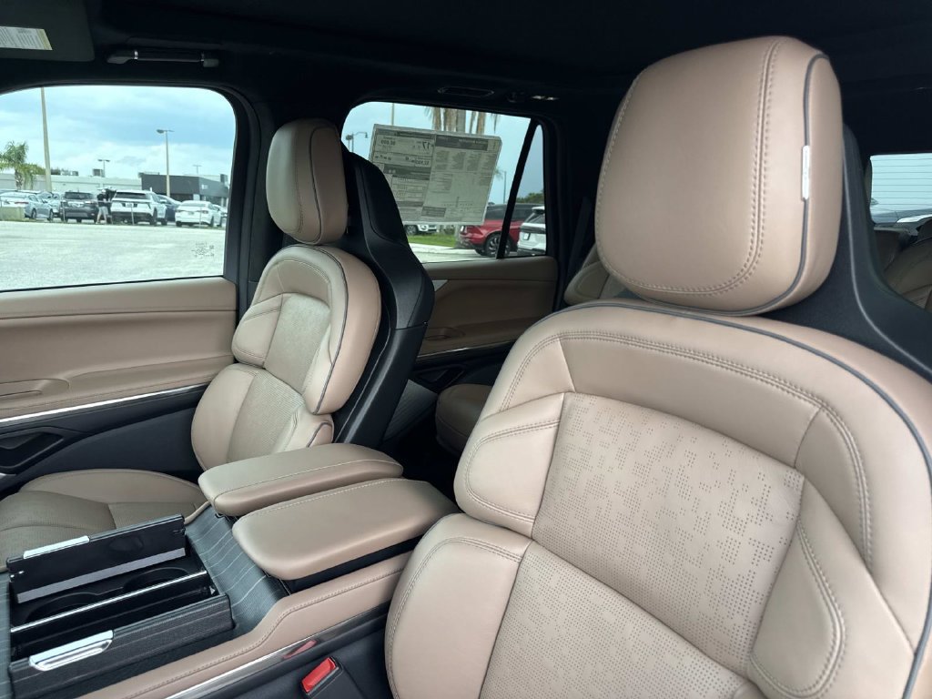 New 2026 Lincoln Navigator Black Label AWD/4WD image 23