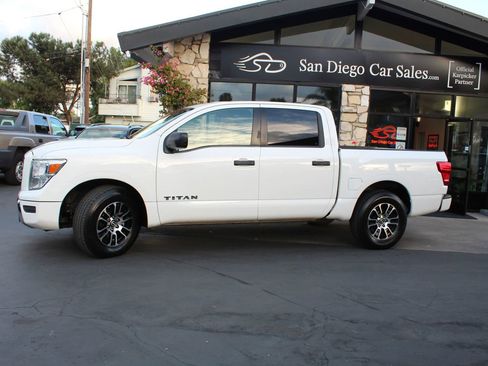 Used 2023 Nissan Titan SV RWD image 2